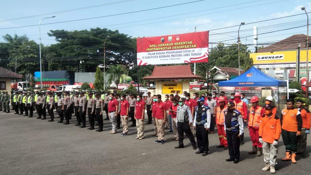 GERAKAN SERENTAK PENYEMPROTAN DISINFEKTAN DALAM RANGKA PENCEGAHAN COVID 19 KABUPATEN REMBANG