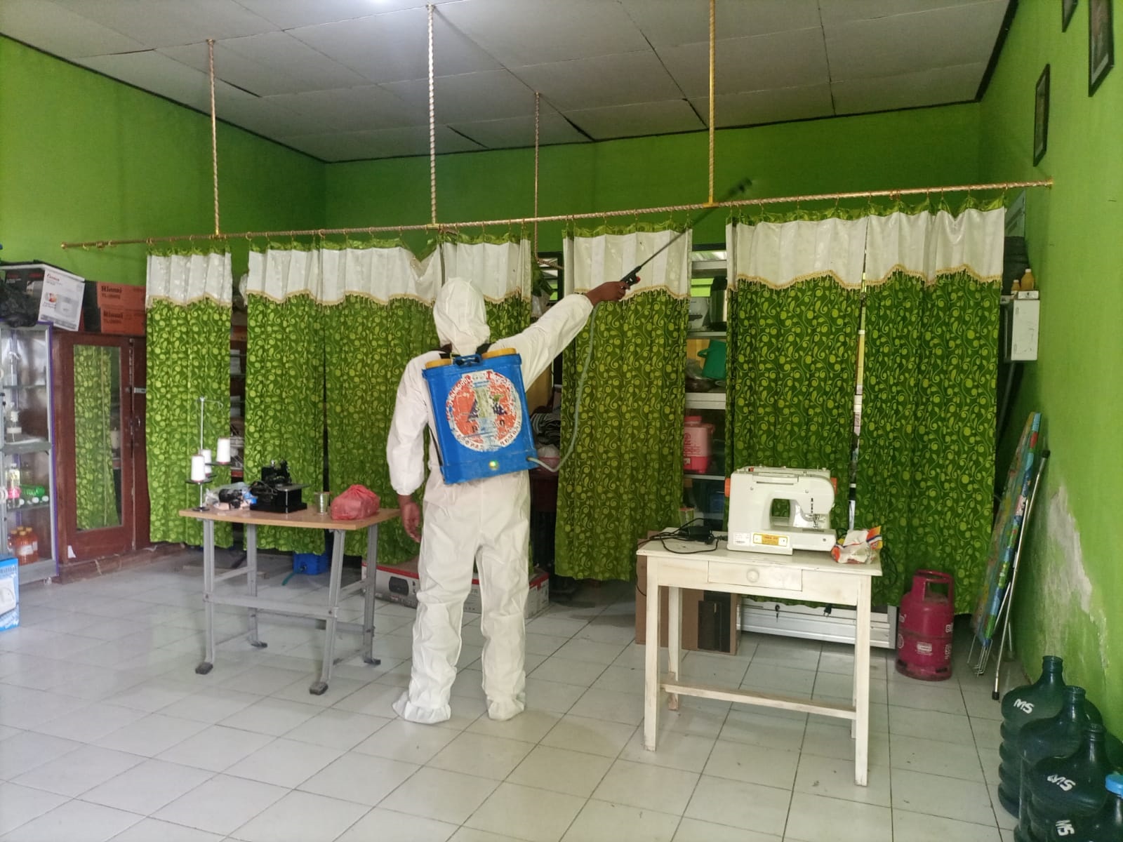 Penyemprotan Disinfektan
